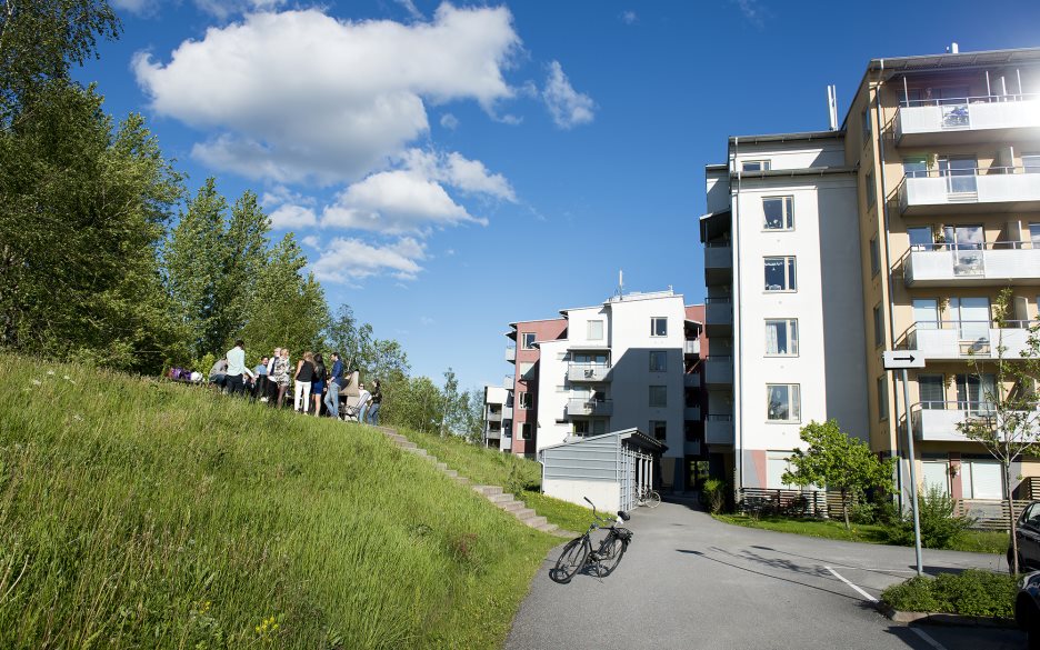 Sankta Katarina studentbostäder på Studievägen 14 och 16, med grillplats på bakgården.