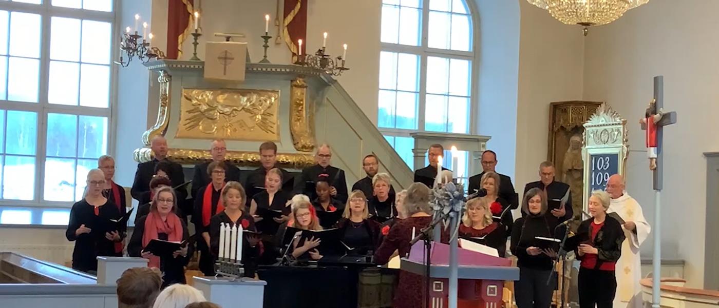 Nordingrå kyrkokör sjunger i adventstid i Nordingrå kyrka