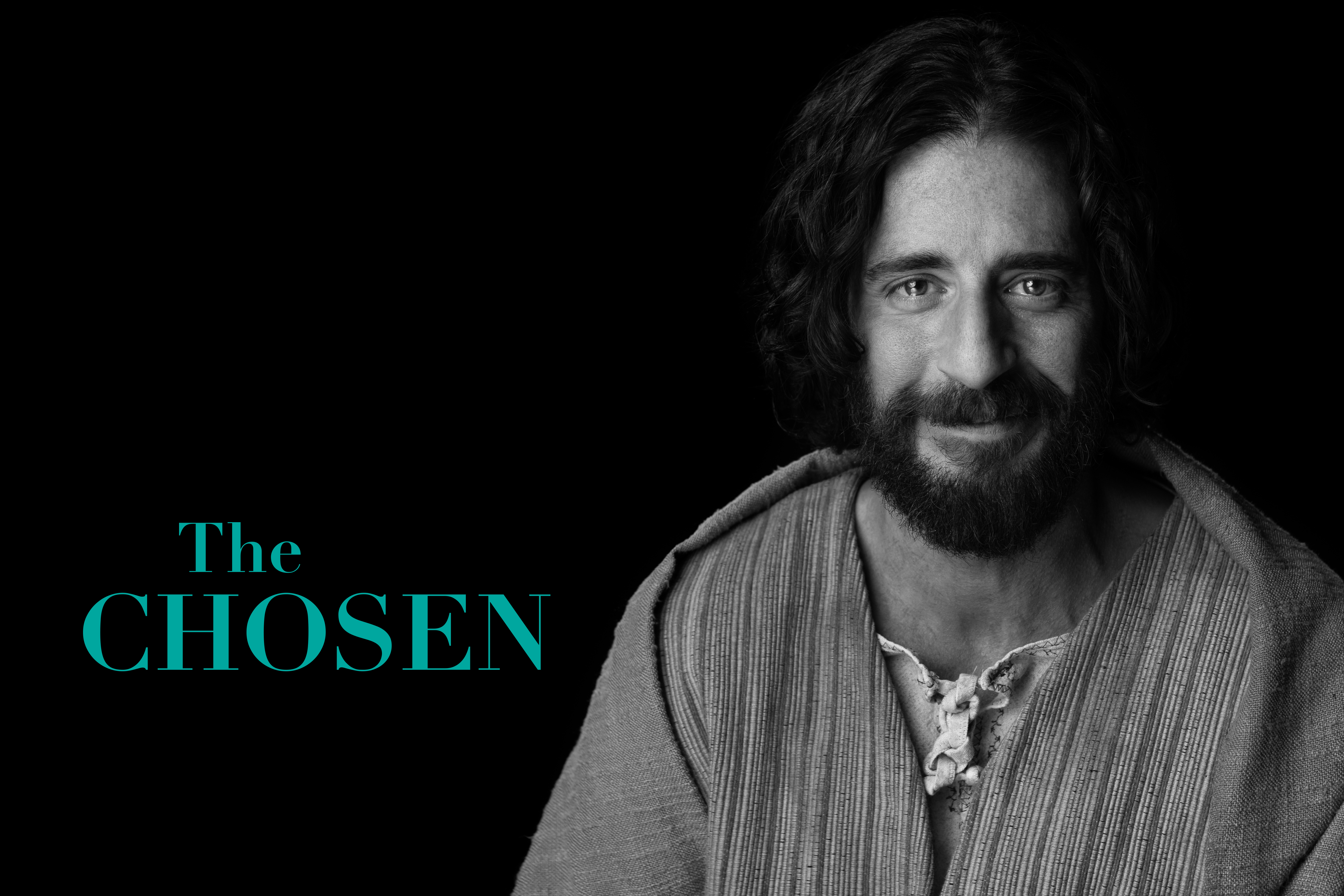 Svartvit porträttbild av Jesus karaktär i serien The Chosen