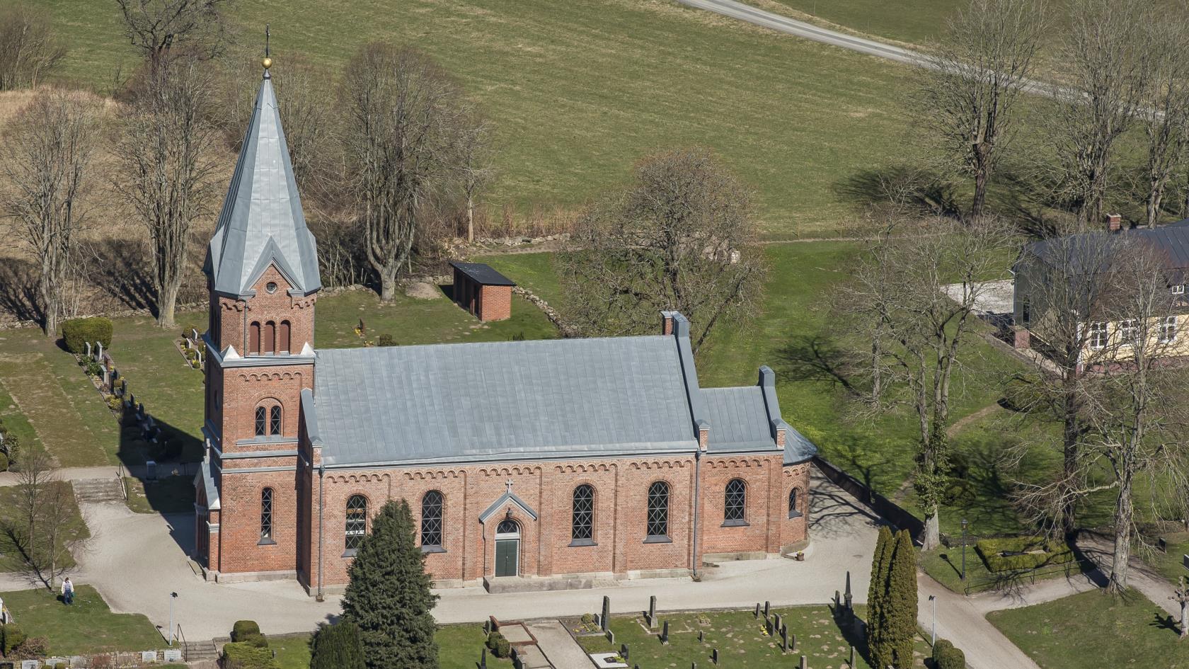 Flygfoto över Skåne-Tranås kyrka