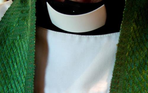 Prästklädsel för att symbolisera gudstjänsten.  