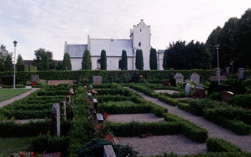 Stora Råby kyrkogård