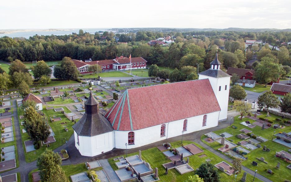 Onsala kyrka med omnejd