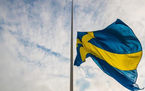 Svenska flaggan, halvstång