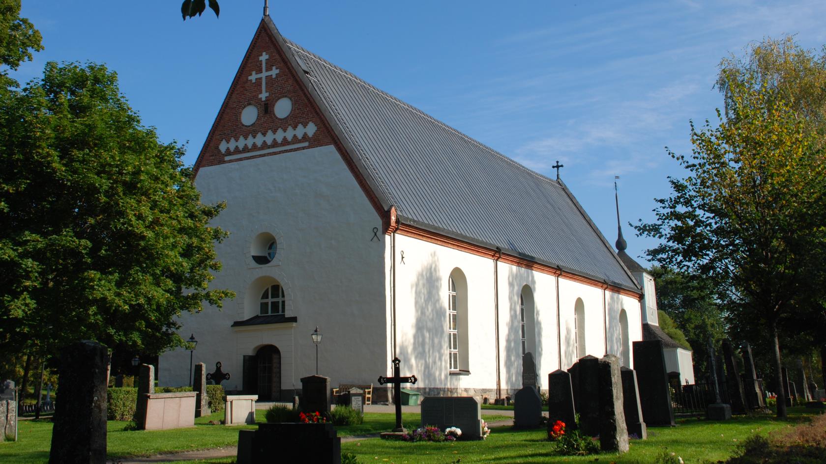 Backens kyrka och kyrkogård