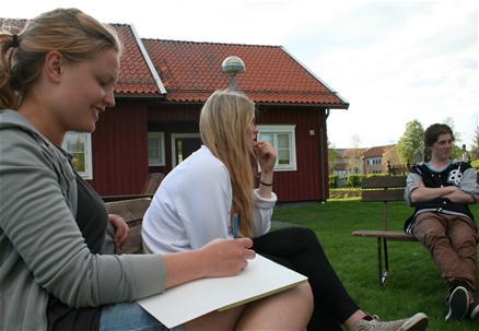 Åran träffades en skön vårkväll för att planera en dag för årets konfirmander. Den 9 Juni kommer ÅRAN att bjuda in alla konfirmander på en ungdomsdag. Tanken är att ha en rolig dag tillsammans och att visa att det finns aktiviteter i kyrkan efter konfirmation. Vi hoppas att det blir fler som vill vara med i ÅRAN efter den dan.r