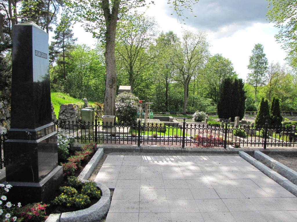 Askgraven på Högstorps kyrkogård.