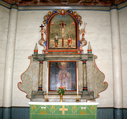 Altare med altaruppsatsen i Dalskogs kyrka