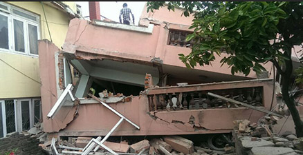 Förstört hus i Nepals huvudstad Kathmandu efter jordbävningen. 
