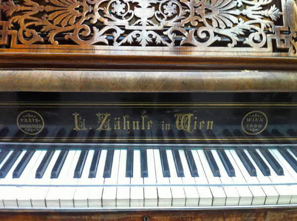 Wolfgang Amadeus Mozarts piano.