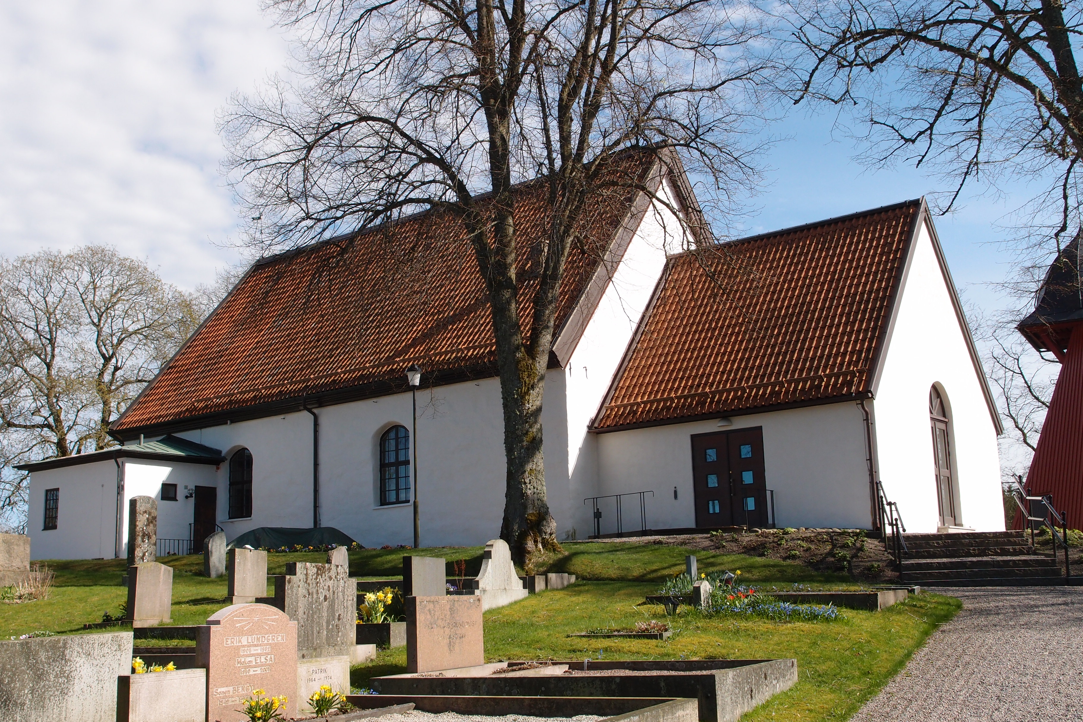 Exteriörbild av Stora Lundby kyrka