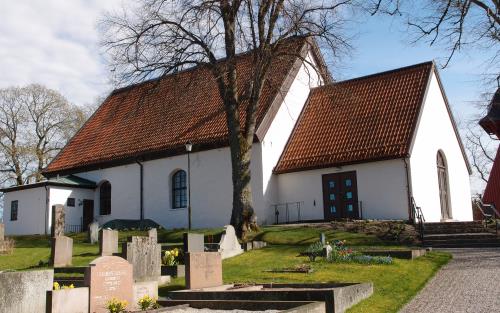 Exteriörbild av Stora Lundby kyrka