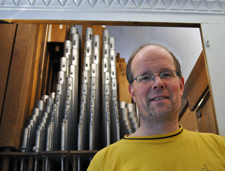 Kenneth Gustavsson är andra generationens orgelbyggare. 2012 renoverade han orgeln i Östra Harg.