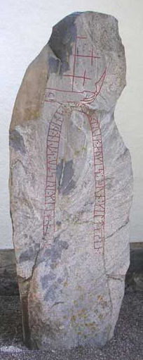 Runsten från 1000-talet utanför Törnevalla kyrka.