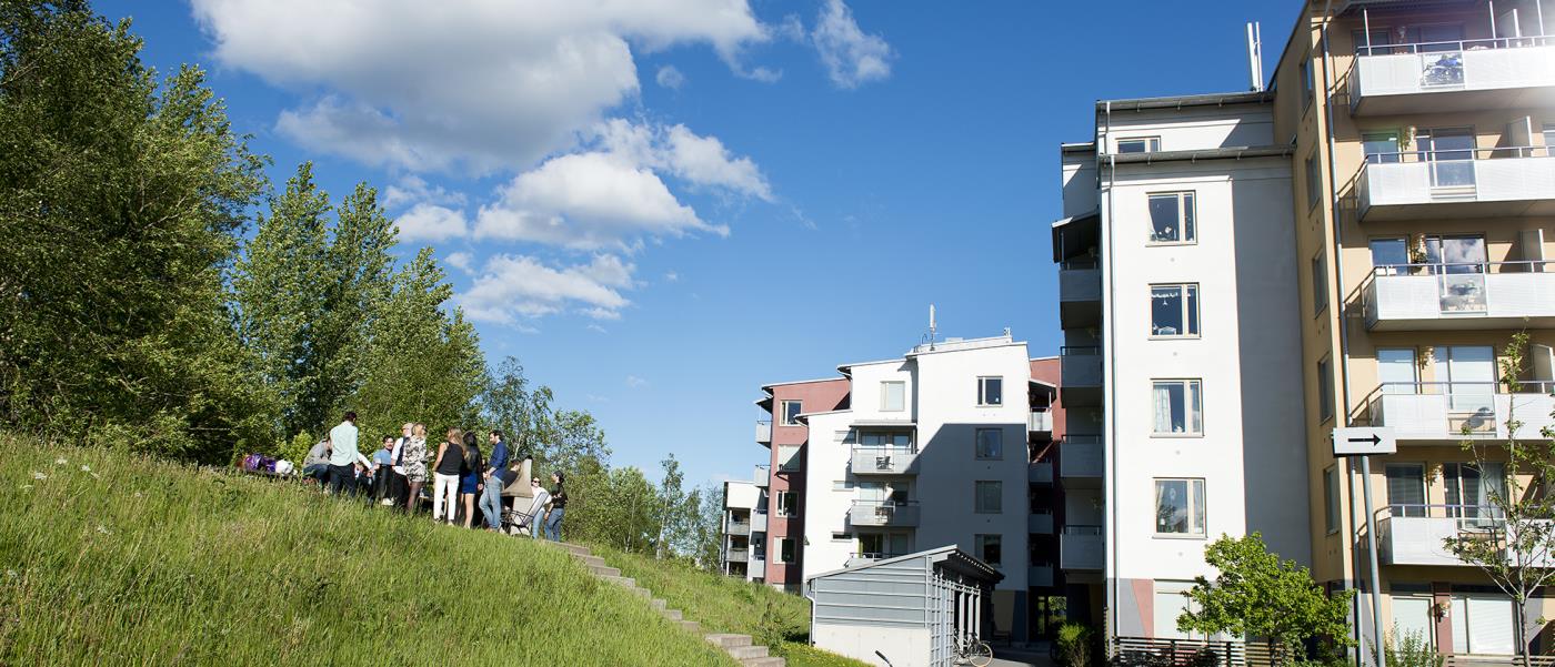 Sankta Katarina studentbostäder på Studievägen 14 och 16, med grillplats på bakgården.