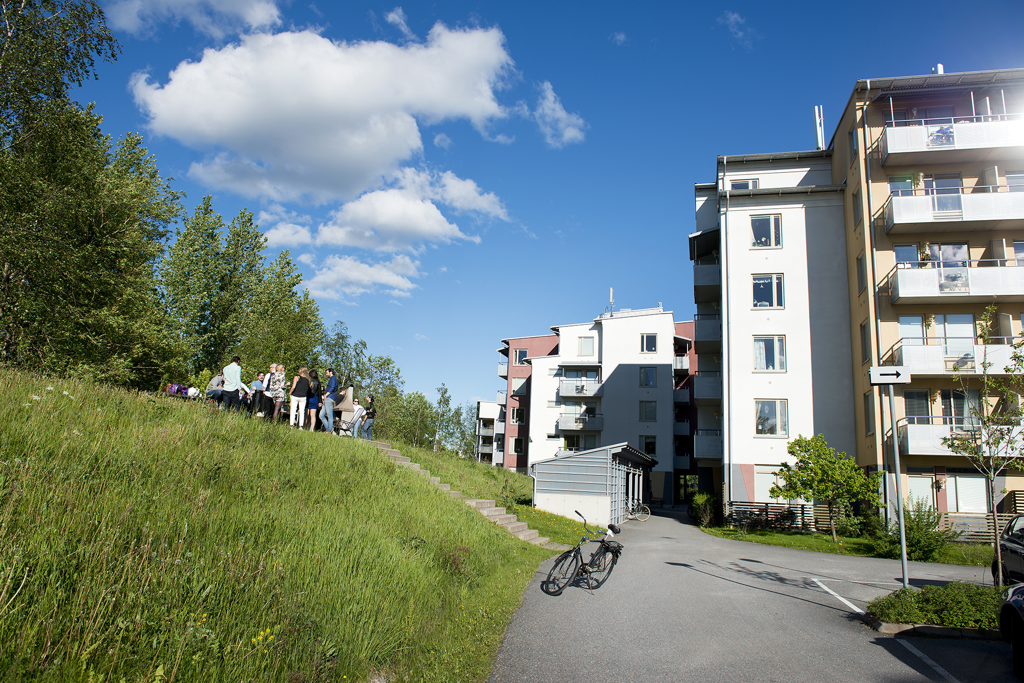 Sankta Katarina studentbostäder på Studievägen 14 och 16, med grillplats på bakgården.