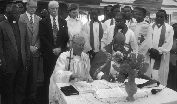 1998 undertecknades ett vänavtal mellan ELCZ och Uppsala stift av dåvarande biskoparna Ambros Moyo och Tord Harlin.