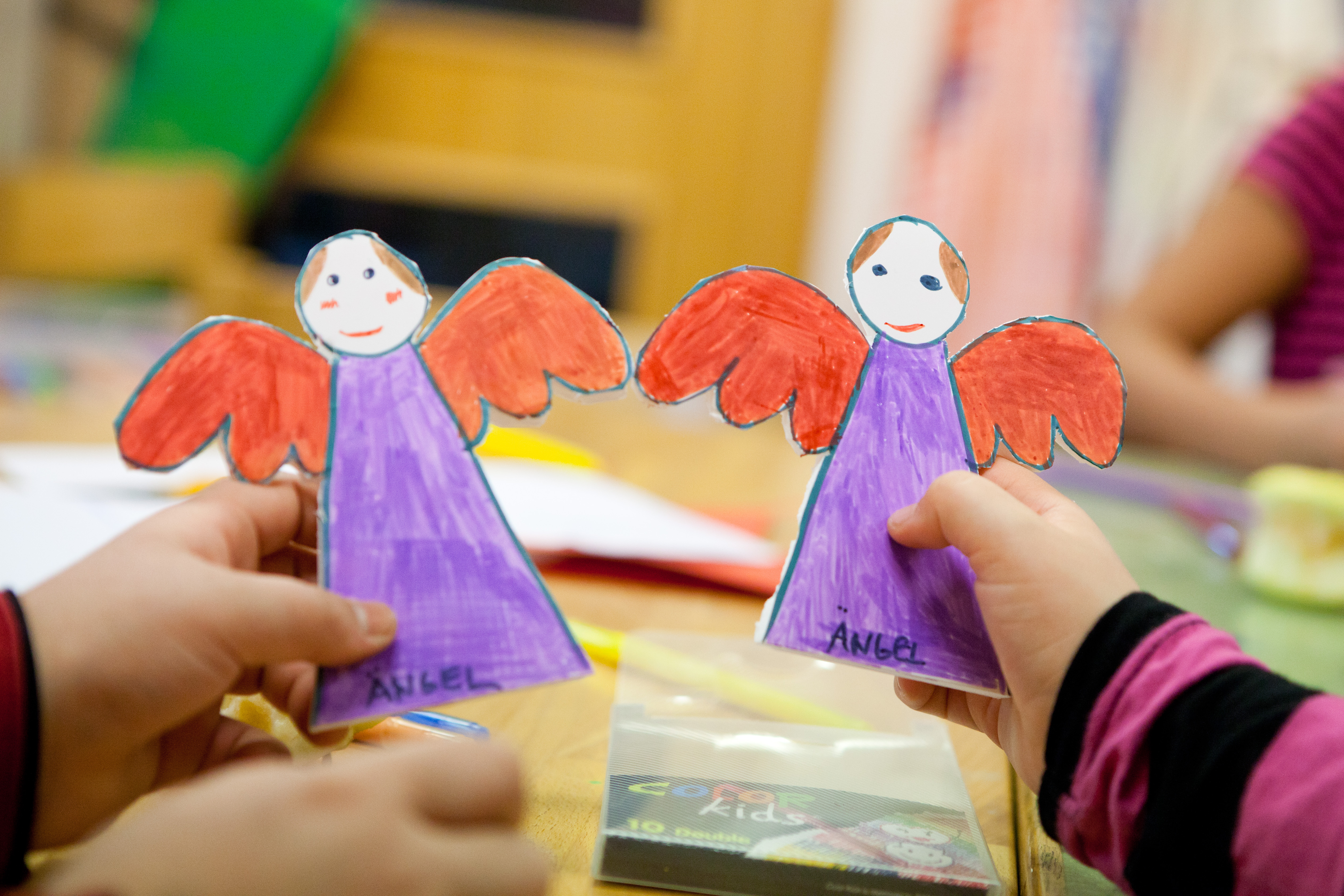 Två änglar av papper