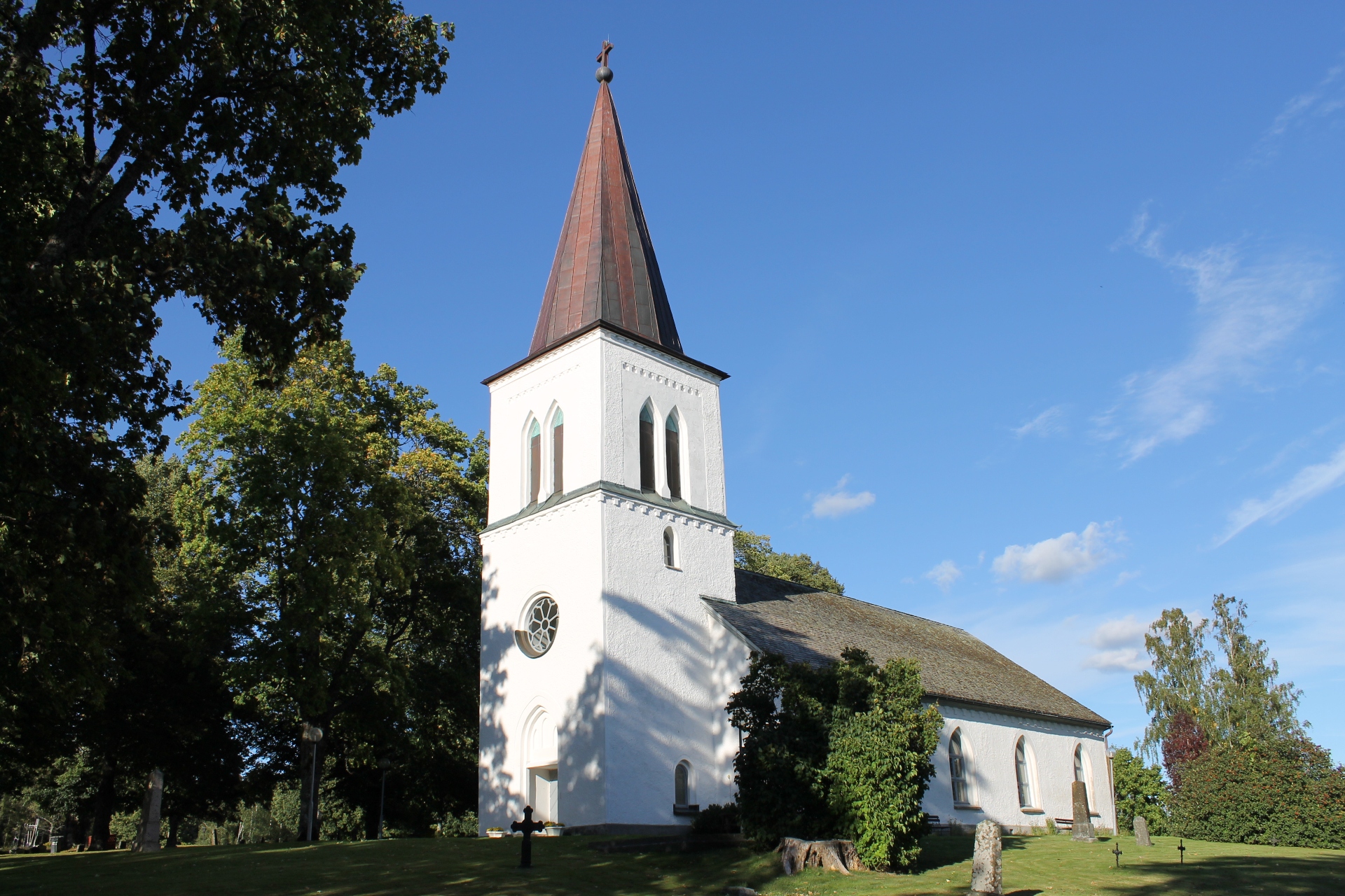Ärtemarks kyrka, vy över tornet och södra sidan av långhuset