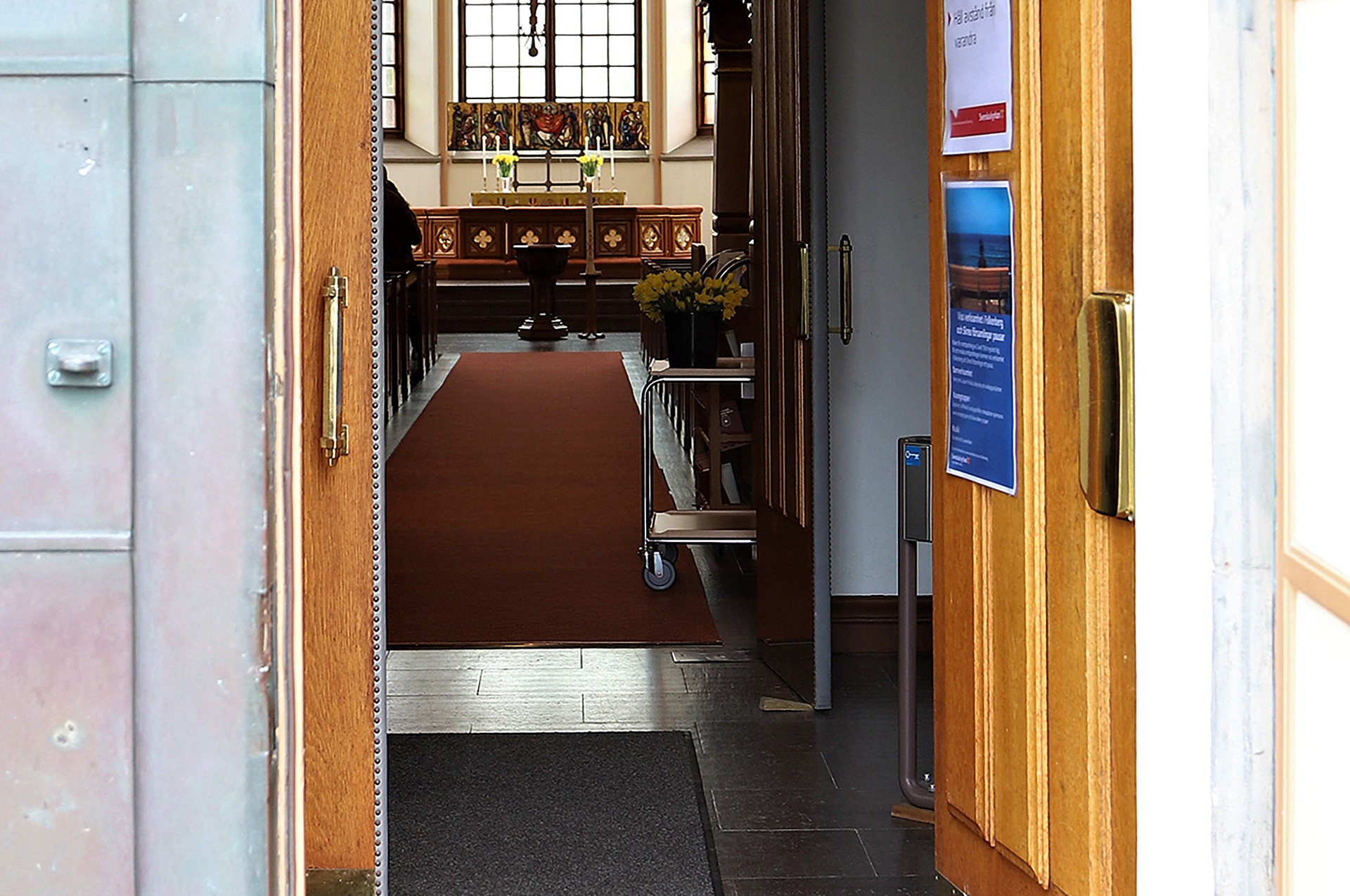 Kyrkentré, öppen kyrka