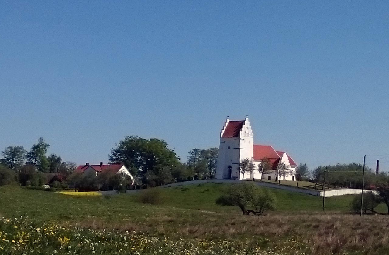 Östra Vemmerlövs kyrka exteriört, bild tagen från sydväst