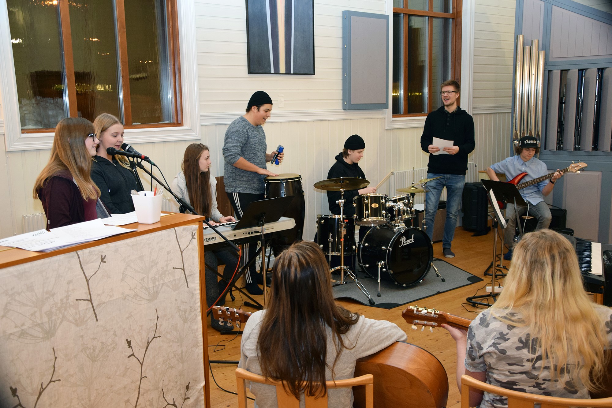 Nya kompgruppen tar ton i Ursvikens kyrka för första gången.