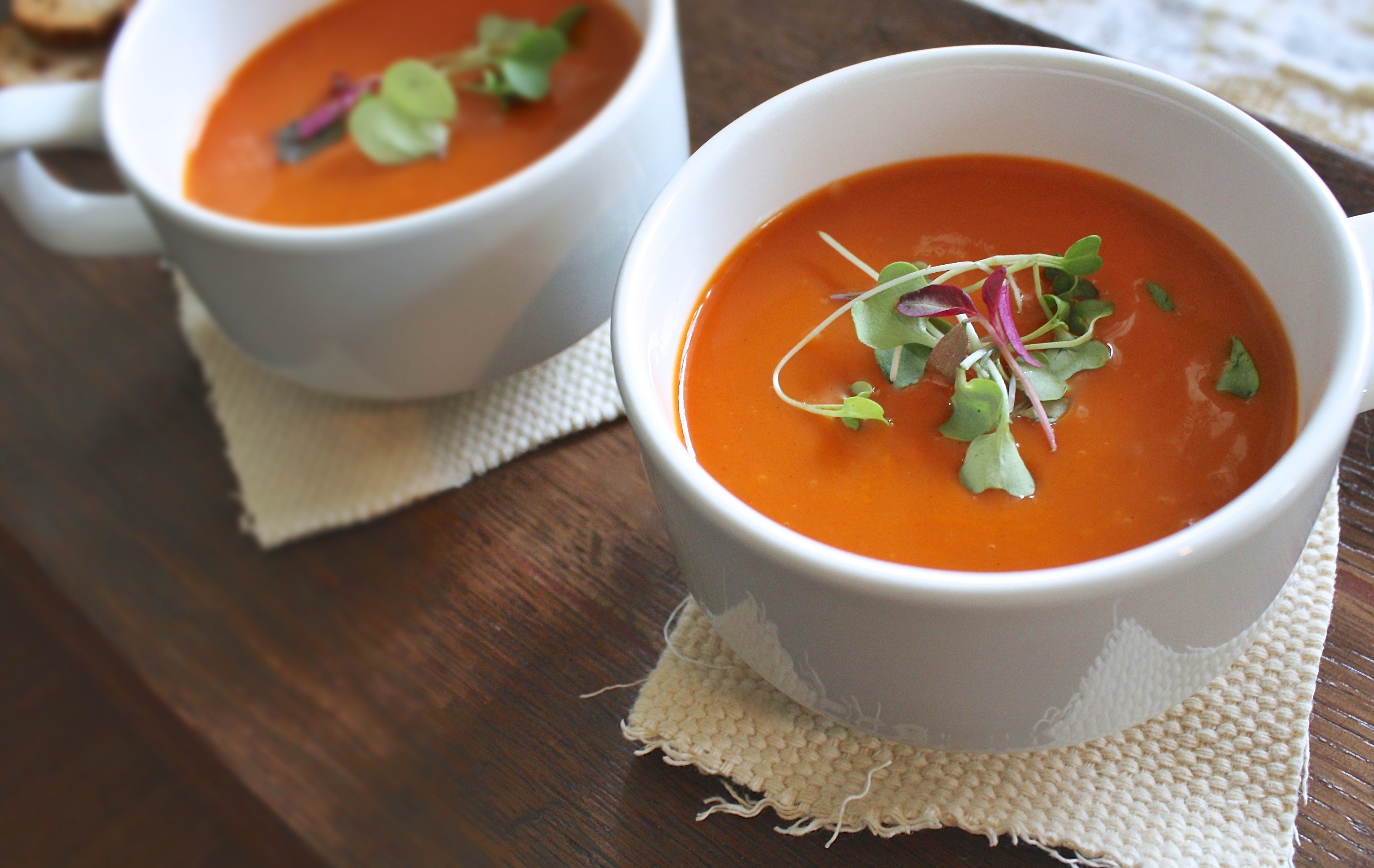 soppskål med tomatsoppa