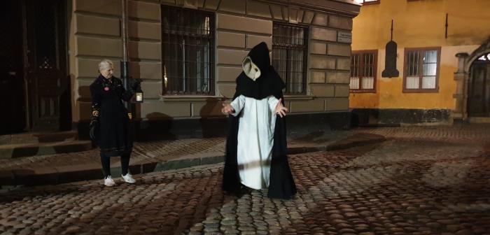 I år uppmärksammas Stockholms blodbad. Det var 500 år sedan händelsen. Medeltidsmuseet arrangerade tillsammans med Storkyrkan gestaltad vandring. Från Storkyrkan deltog Sabina Koij, Kristina Ljunggren och Ulf Lindgren.