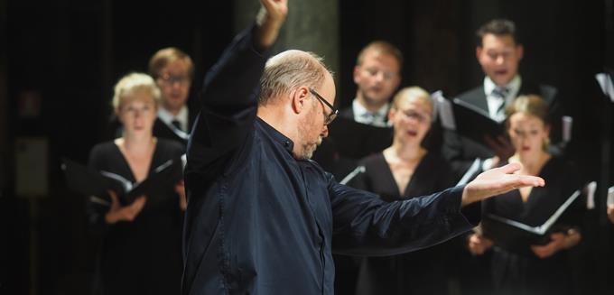 Gehrmans musikförlag intervjuar dirigenter om vilka stycken som berör. Lagom till det nya året väljer Gary Graden Agneta Skölds Den levande Maria. Här kan du se hela filmen och höra hela konserten Den levande Maria. Varmt välkommen!