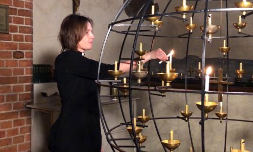 "Människan skall inte leva bara av bröd, utan av varje ord som utgår ur Guds mun.” Välkommen att vara med på en digital andakt från Storkyrkan med domkyrkolektor Sabina Koij.
