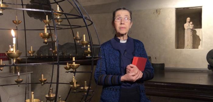 "Hosianna, ett rop som betyder både hjälp, rädda oss och tack för den hjälp som ska komma." Välkommen att vara med på en digital andakt från Storkyrkan domkyrkokaplan Kristina Ljunggren.