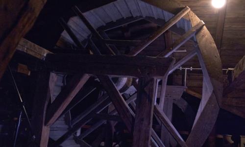 Med anledning av renoveringen av Storkyrkan publicerar vi en serie on sju filmer om gammal teknik. Ulf Lindgren guidar oss på Storkyrkan vind. Hela serien kan du se här!