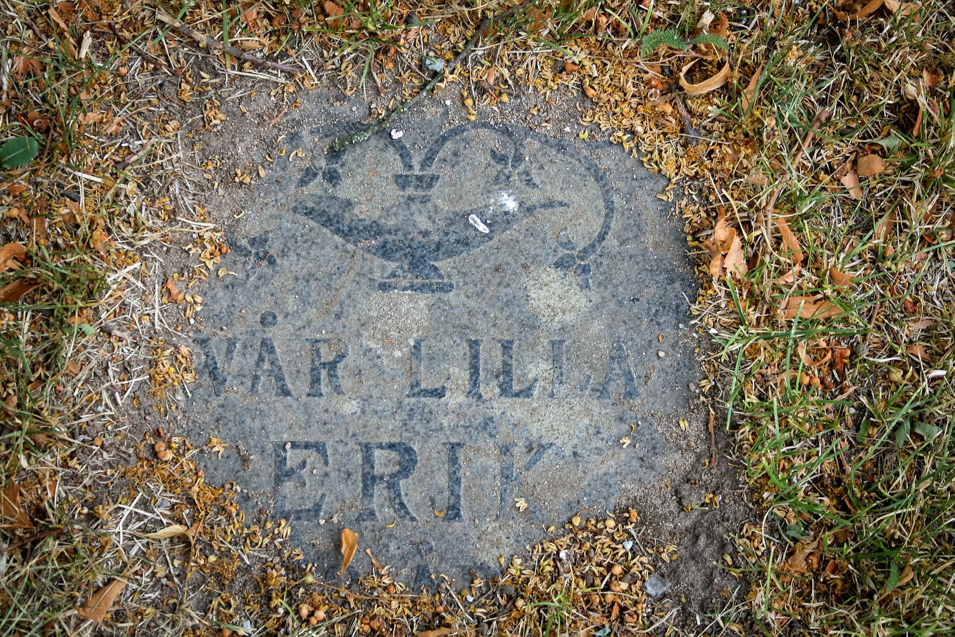 Ett barns gravsten.