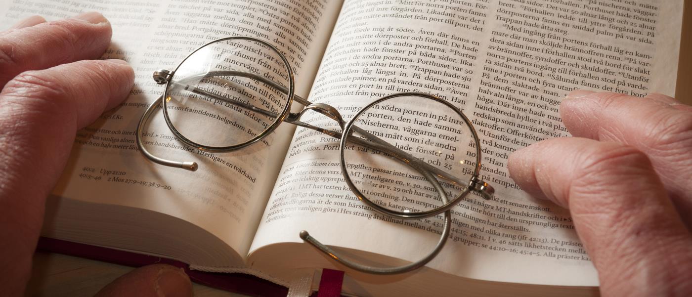 Bibel och glasögon