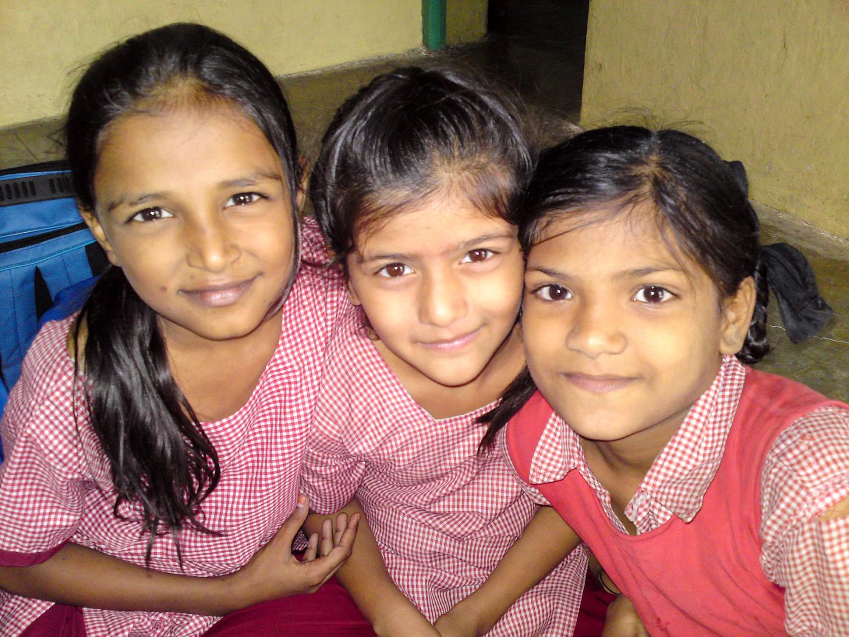 I Aman Shantis skola får barnen lära sig om alla människors lika värde. Svenska kyrkan stöder Henry Martin Institutes arbete för försoning, fred och samförstånd mellan människor av olika tro i Indien.