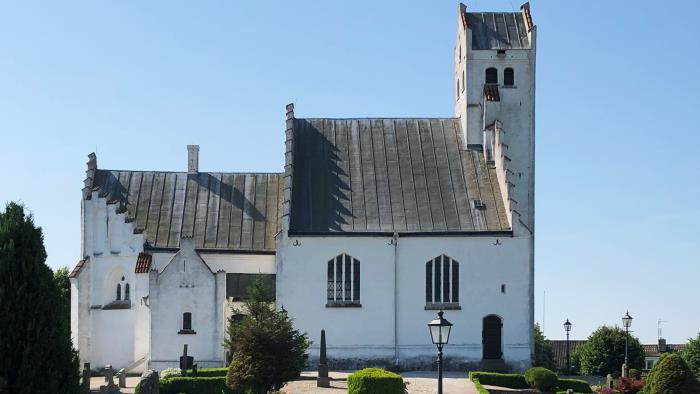 Fru Alstad kyrka i juni 2020