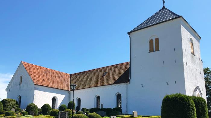 Grönby kyrka, sett från NV, i juni 2020