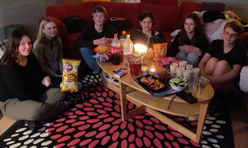 Ungdomsgrupp från årskurs 7 och uppåt! Vi snackar och umgås, gör läxor, bakar, har filmkväll, pysslar mm. Läs mer och anmäl dig du också!