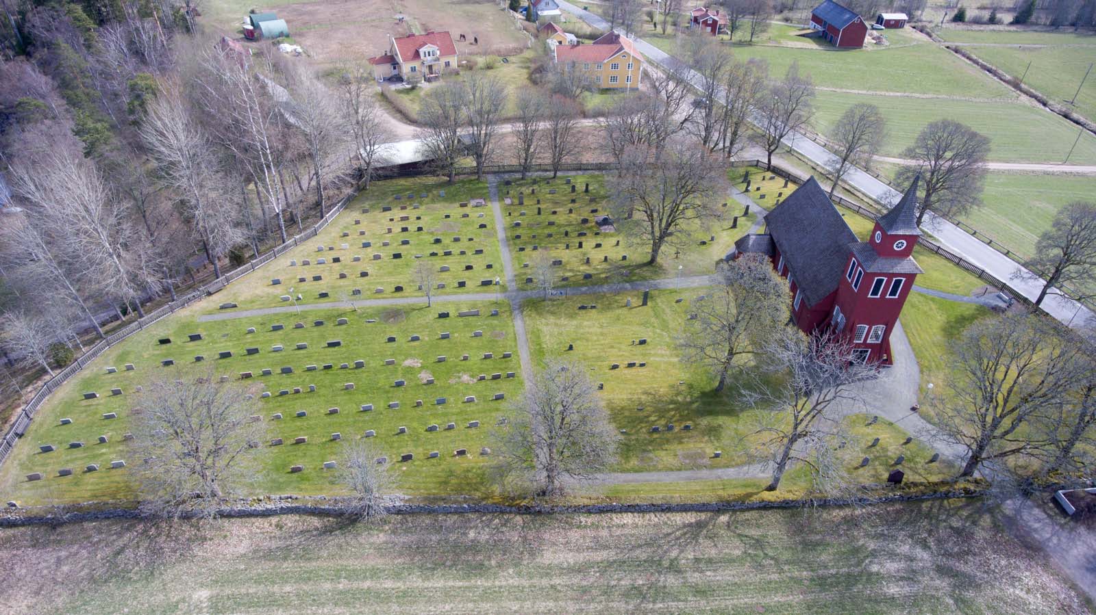 En bild från ovan över Mulseryds kyrka.