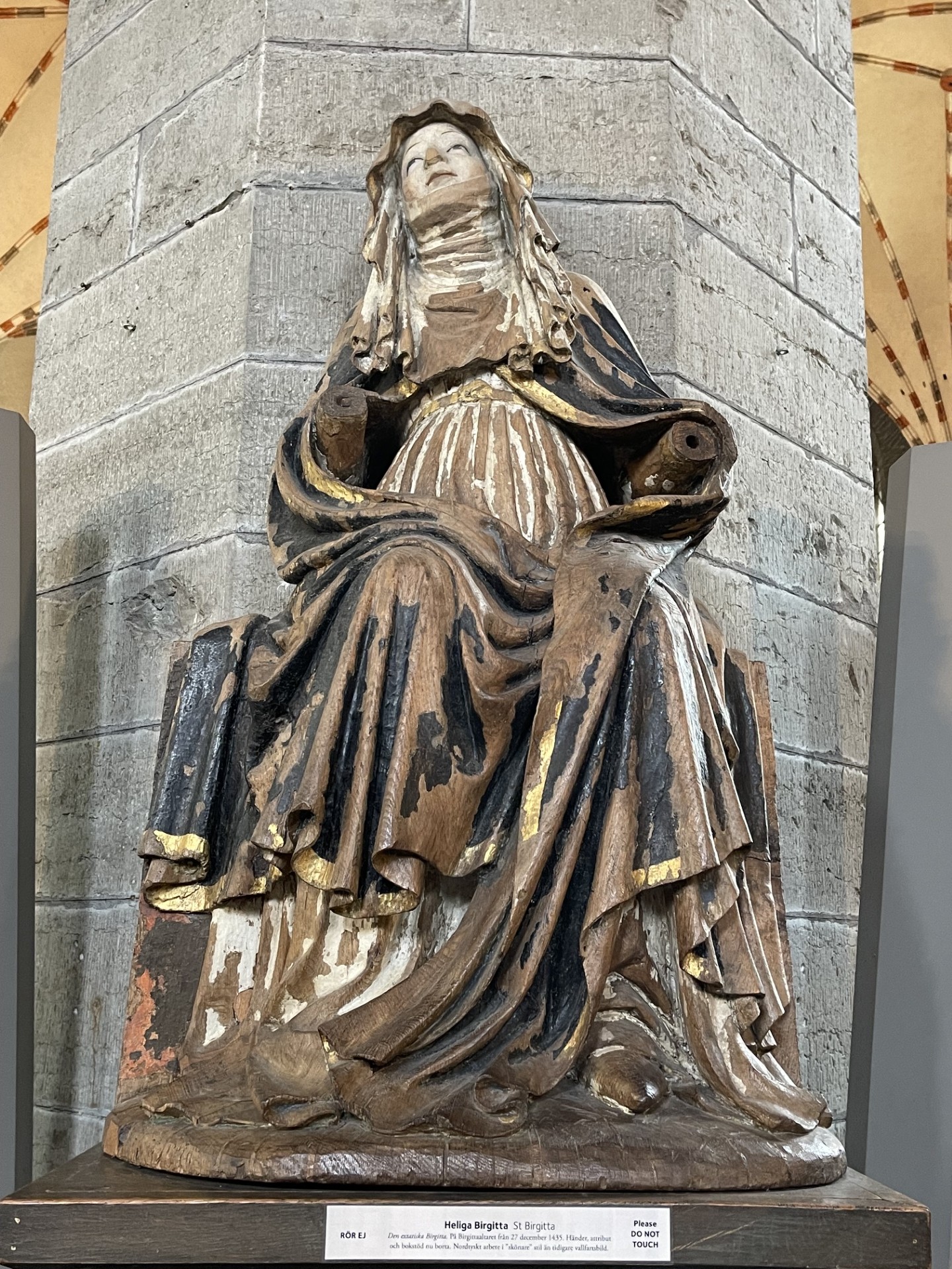 Skulptur av Heliga Birgitta i Vadstena klosterkyrka