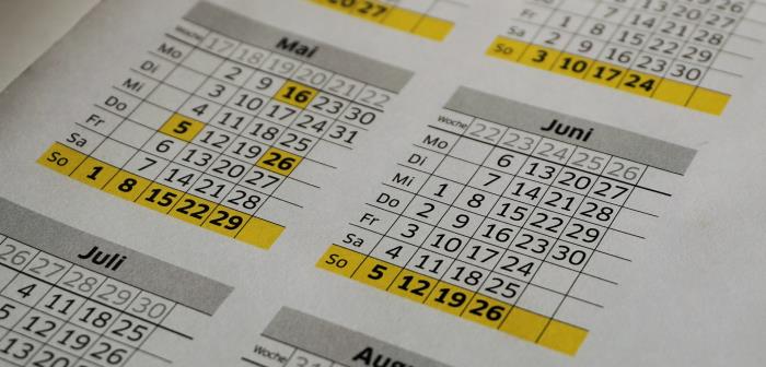 En almanacka med datum.