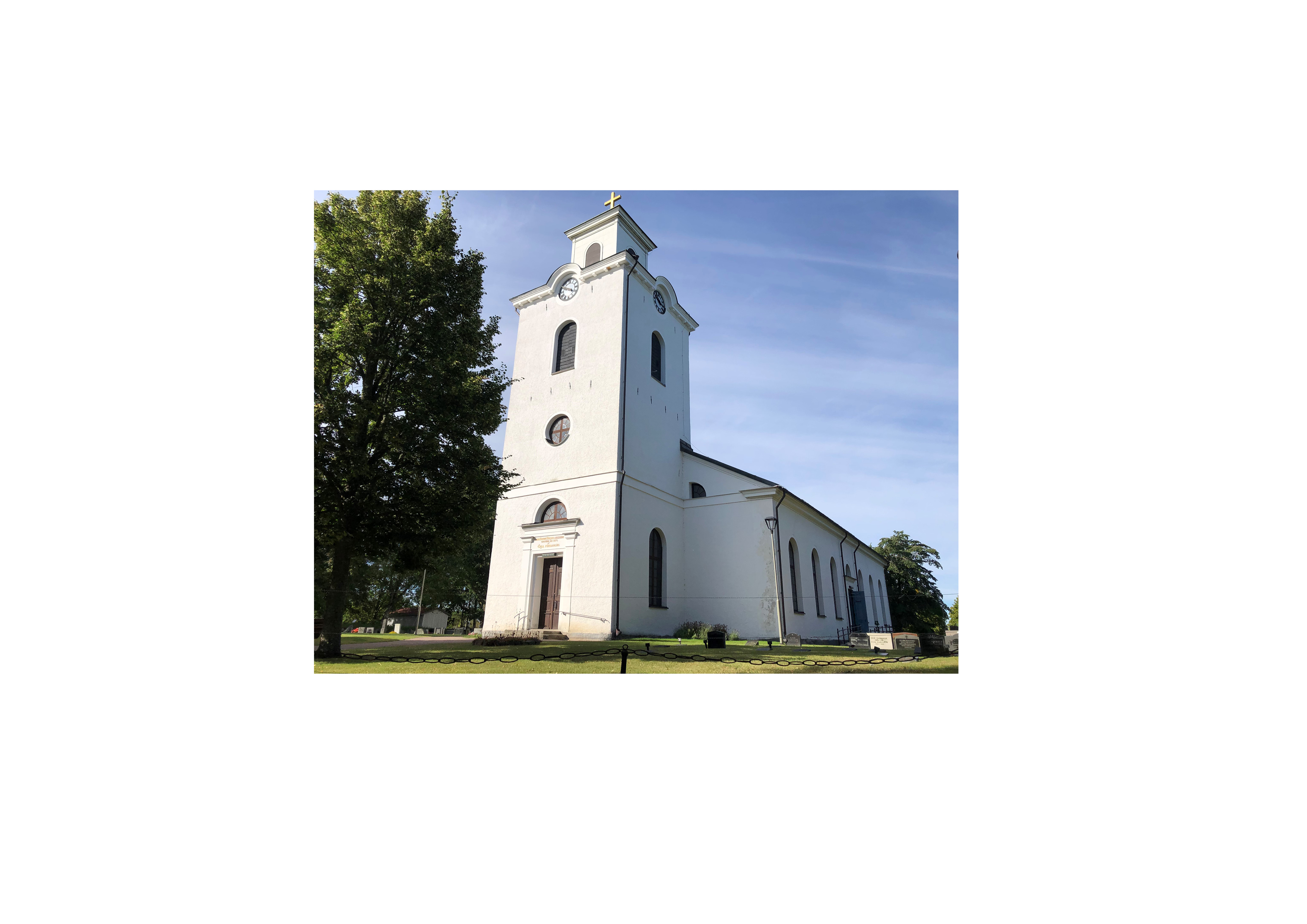 Exteriörbild av Öja kyrka.