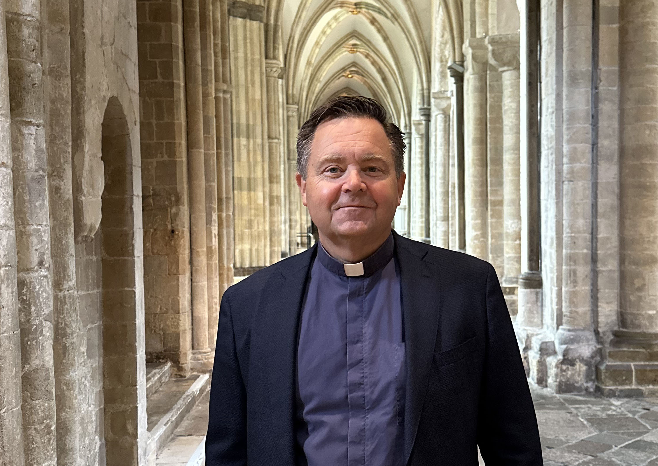 Thomas Wärfman i en katedral.