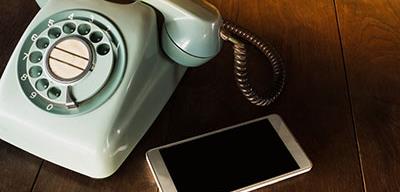 Måndagar 9.30 – 12 har diakonen Karolina telefontid