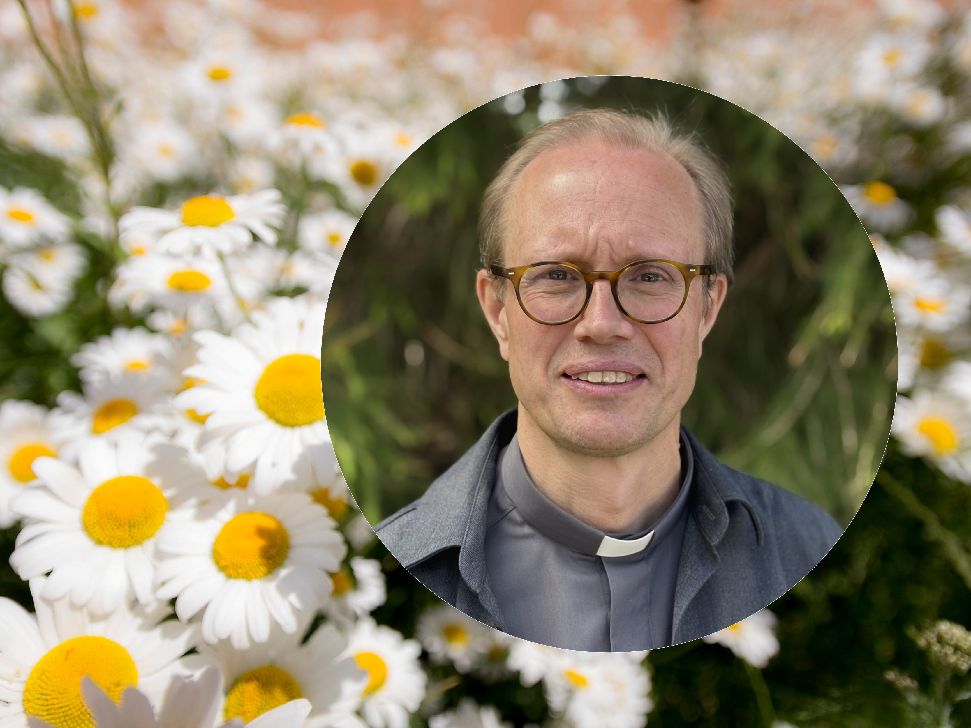 En bild på en manlig präst i en oval ram, med en bakgrund på vita prästkragar.