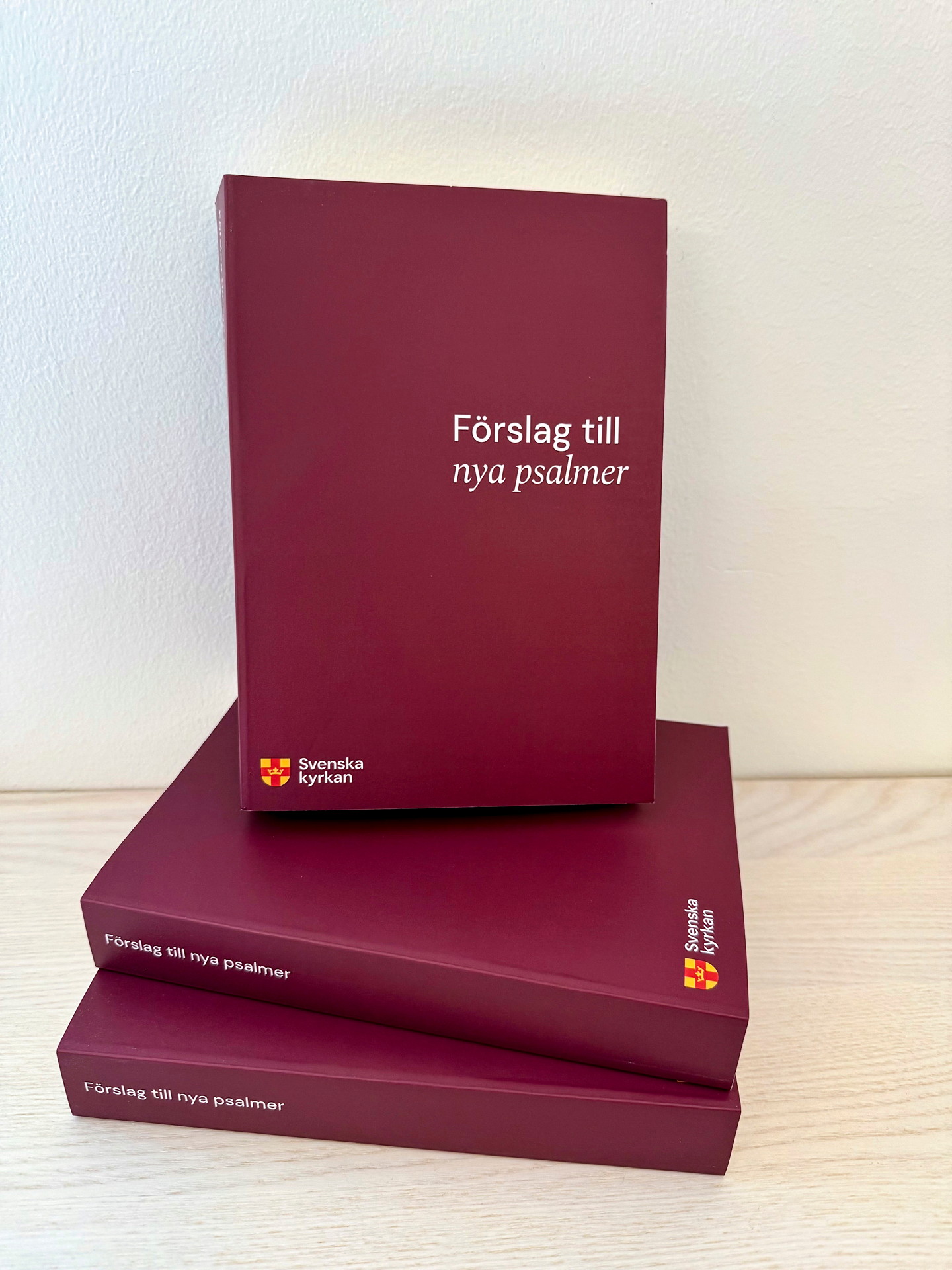Bok med de nya psalmförslagen.