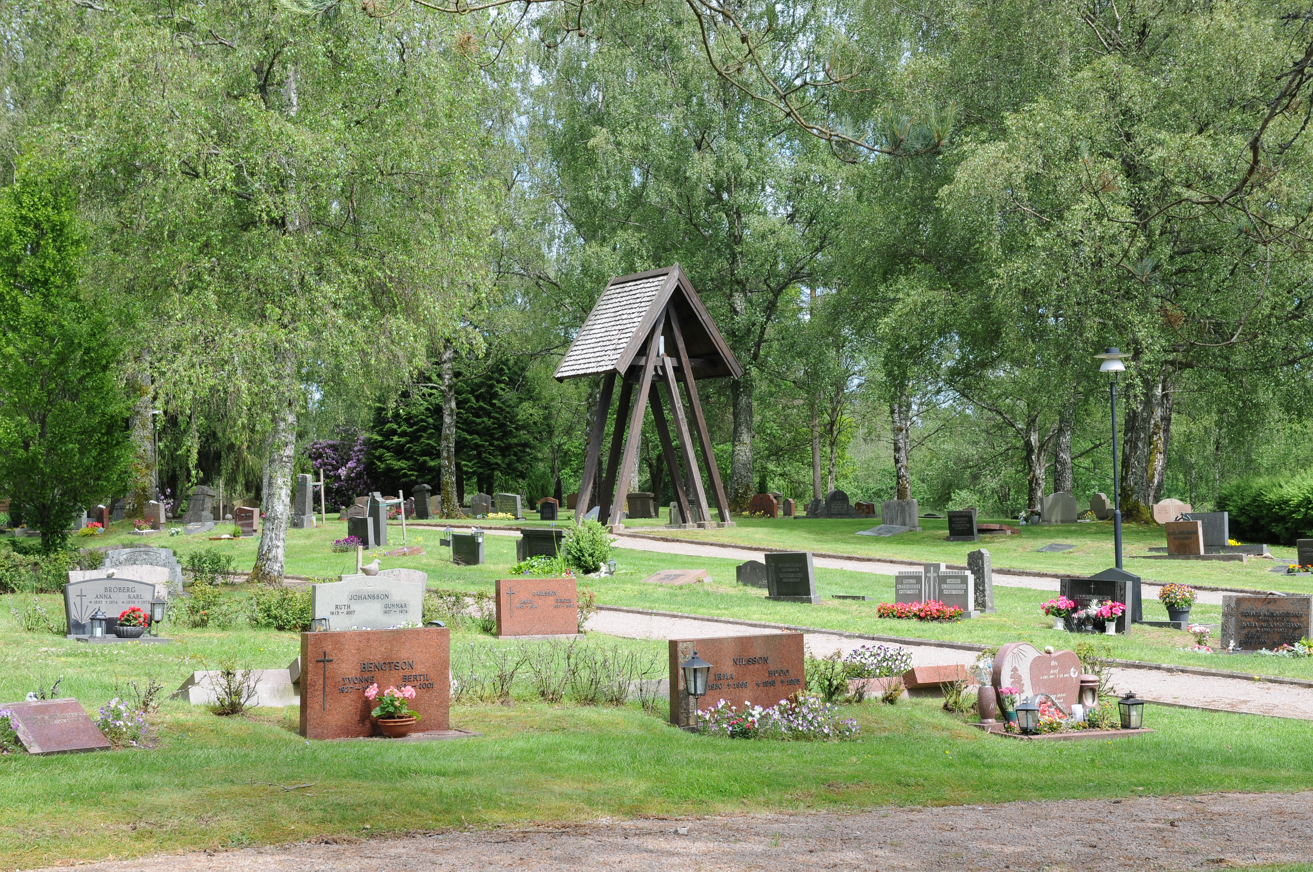 Klockstapeln på Oskarströms kyrkogård.