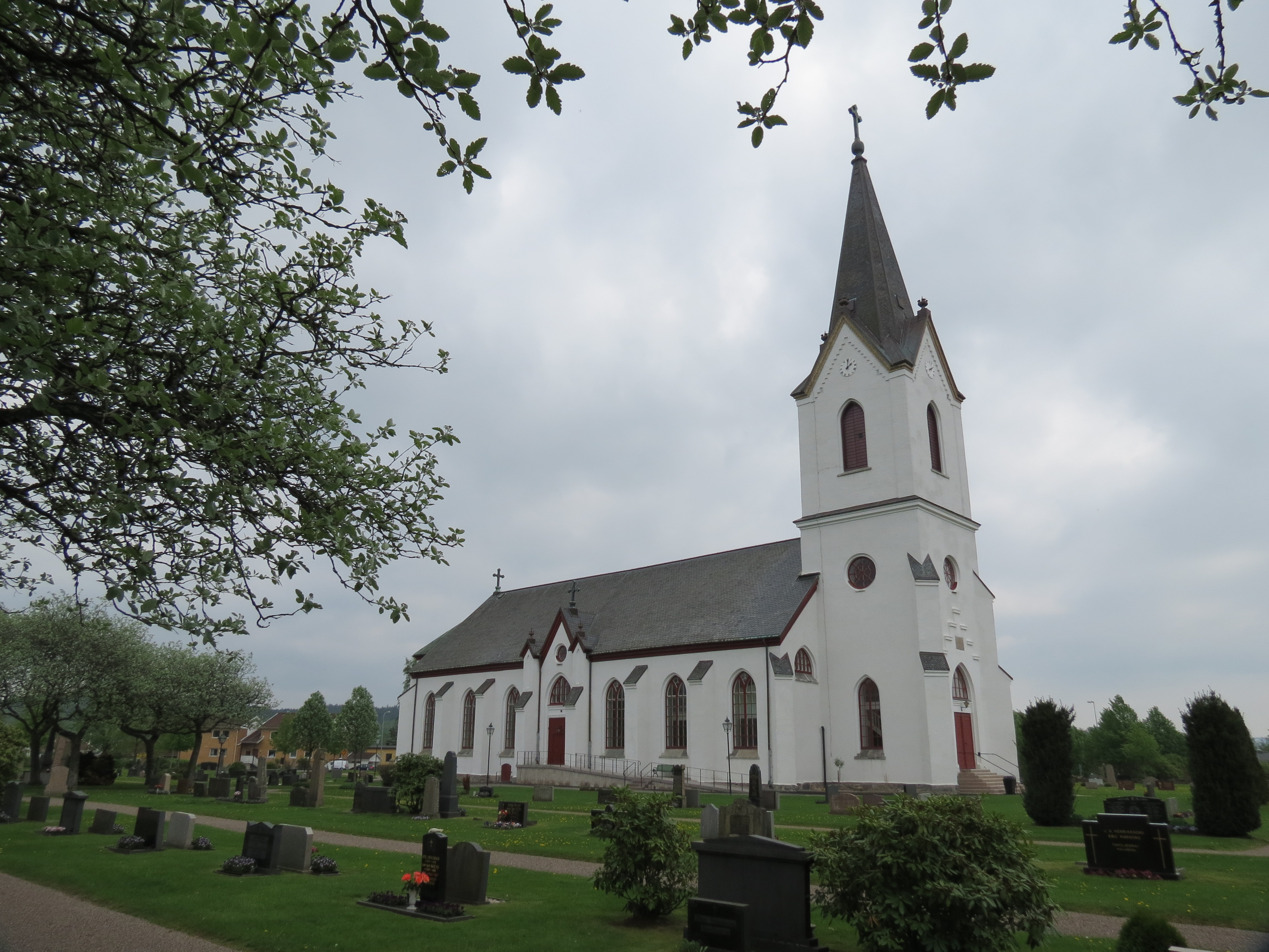 Veddige kyrka sommar
