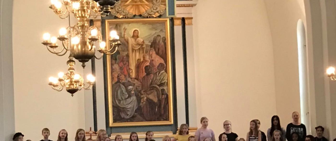 Historia. S:t Sigfrids frsta kyrka kallades Ljungby kapell eller Kumblamad kapell. Den byggdes kanske redan p 1000-talet och revs 1894. S:t Sigfrids kyrka - Nybro pastorat - Svenska kyrkan