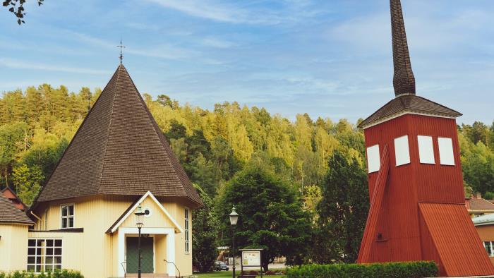 Norrahammars kyrka med klockstapel